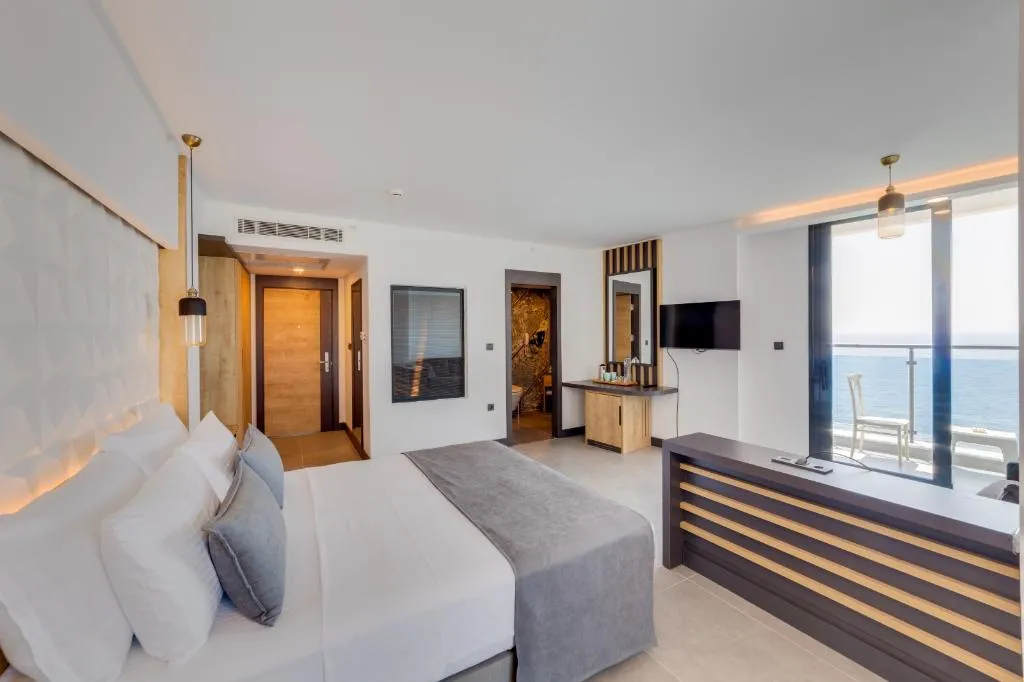 JUNIOR SUITE SEA VIEW Room, Signature Blue Resort, Izmir