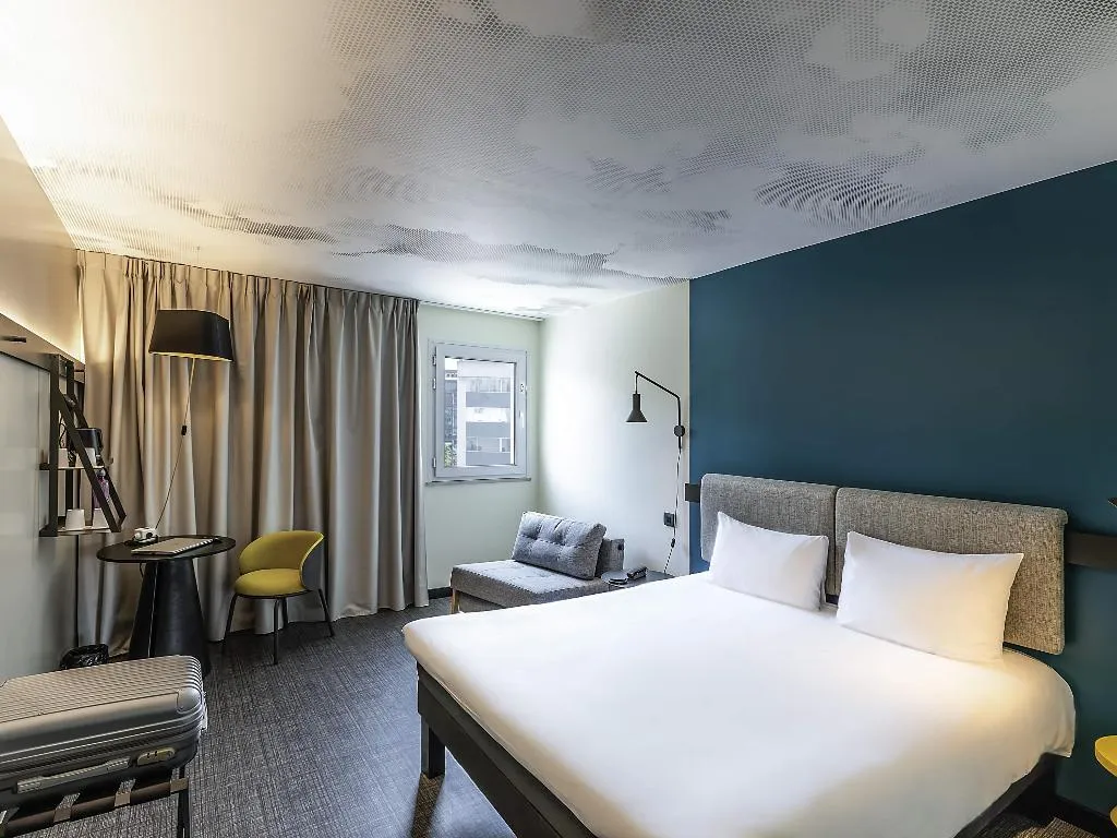 DOUBLE SUPERIOR WITH DOUBLE BED Room, Ibis Lisboa Centro Saldanha, Lisbon