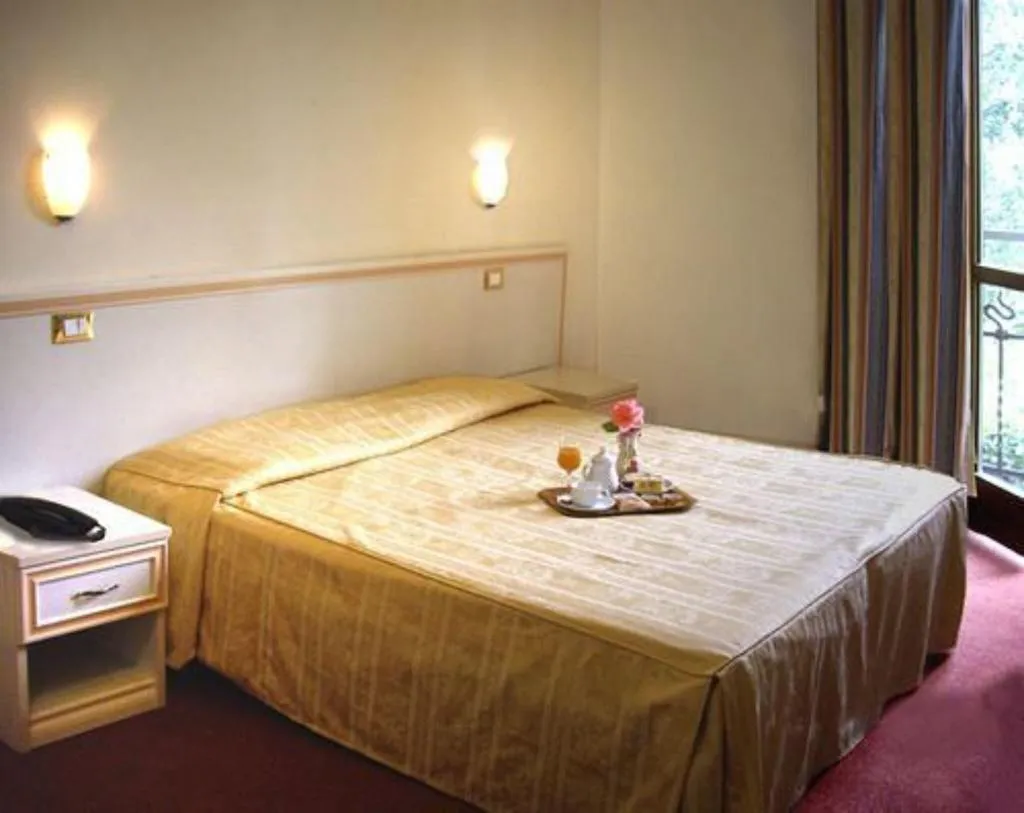 DOUBLE STANDARD Room, Adler, Milan