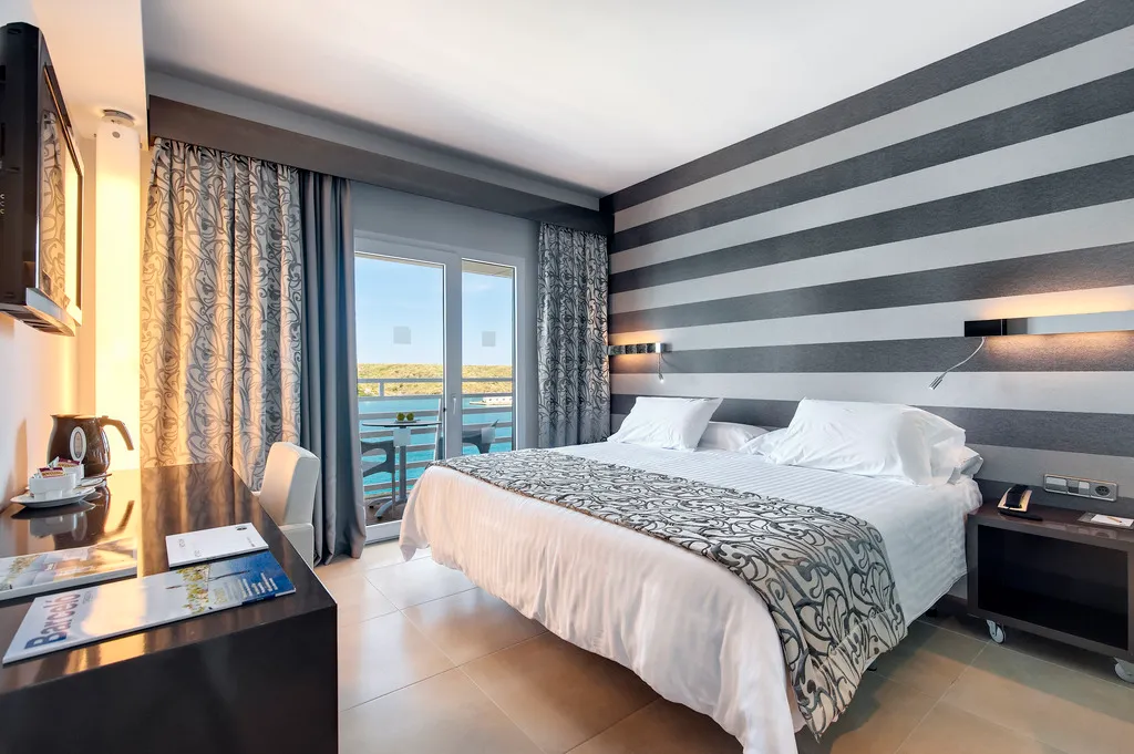 Double or Twin SUPERIOR SEA VIEW Room, Barceló Hamilton Menorca -Adults Only, Menorca