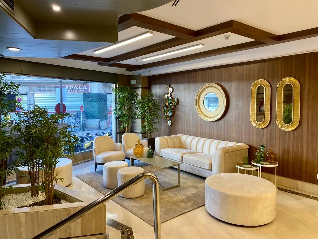 Lobby, Derby Sevilla, Seville