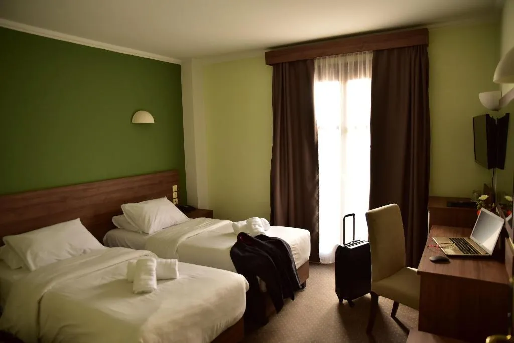 Room, Mont Helmos, Athens