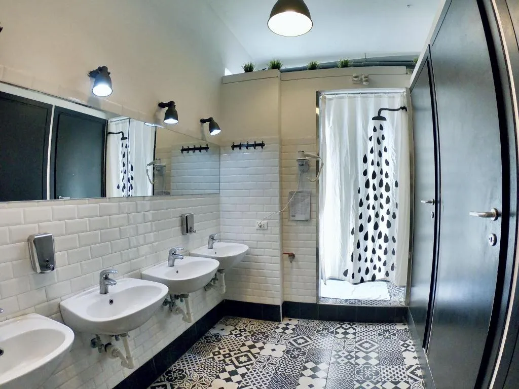 Room, Queen Hostel, Milan