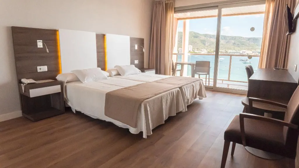 FAMILY ROOM STANDARD Room, Seramar Comodoro Playa, Majorca
