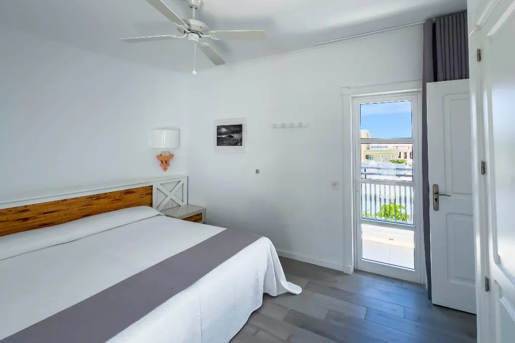 Room, Parque del Sol, Tenerife
