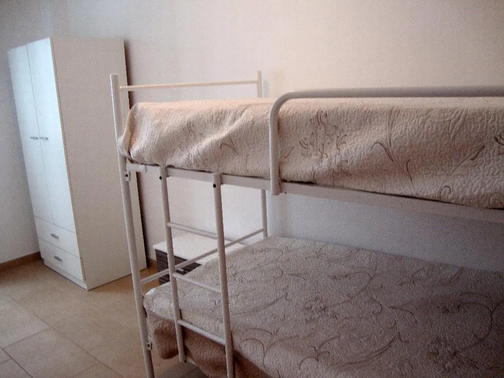 APARTMENT CAPACITY 8 THREE BEDROOMS Room, Apartamentos Las Palmeras 3000, Valencia