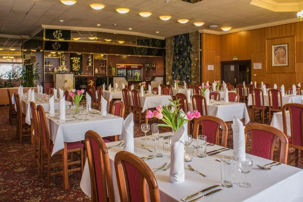 Restaurant, Top Hotel Praha, Prague