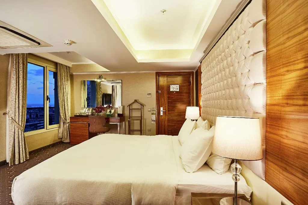 Room, DoubleTree By Hilton Izmir Alsancak, Izmir