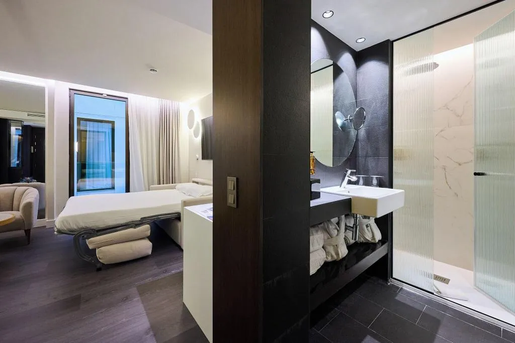 TRIPLE SUPERIOR Room, H10 Port Vell, Barcelona