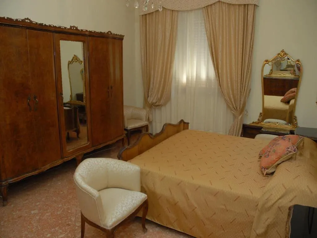 Room, Casa Rachele, Naples