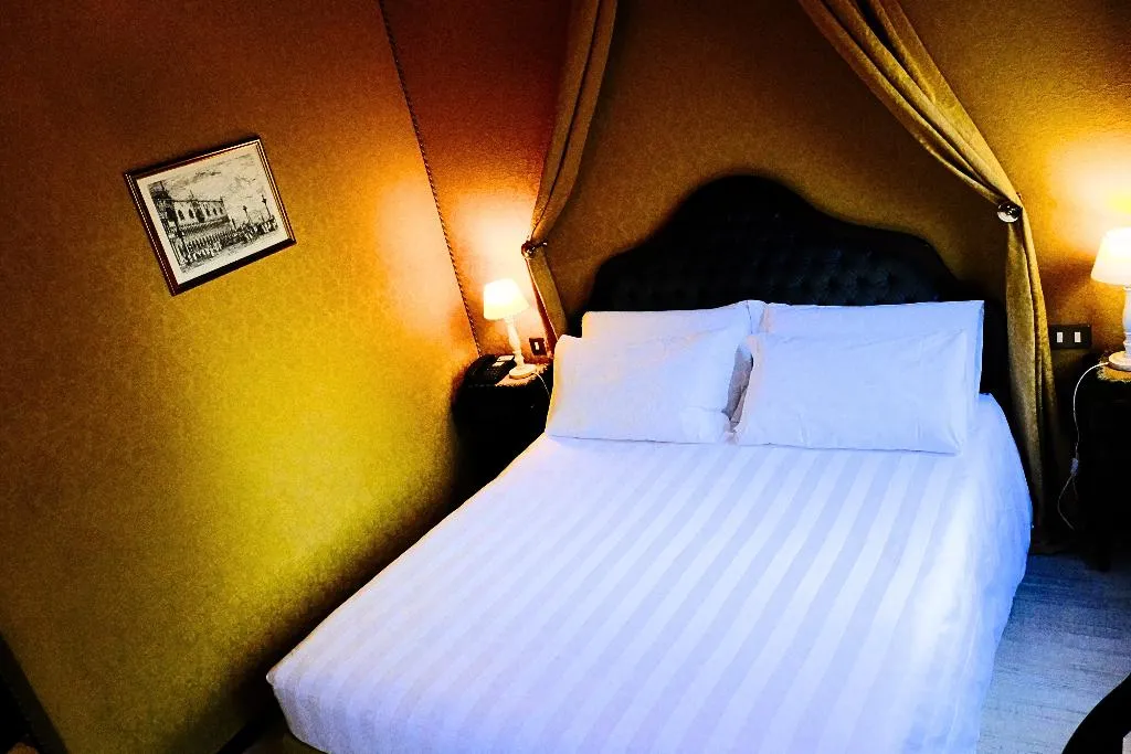DOUBLE CITY VIEW QUEEN BED Room, San Gallo, Venice