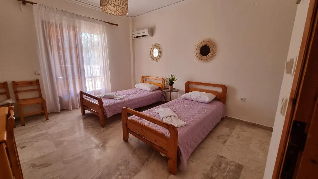 QUADRUPLE DELUXE ONE BEDROOM Room, Tolo Blue Bay, Athens