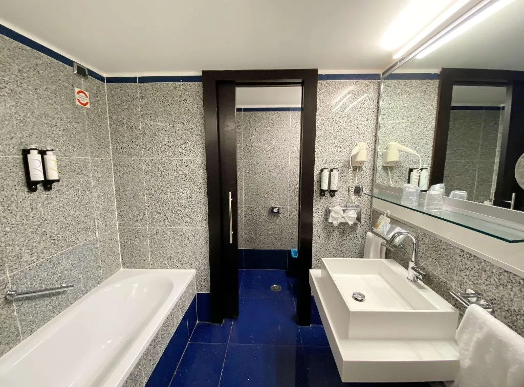 JUNIOR SUITE KING SIZE BED Room, Best Western Plus Hotel Universo, Rome