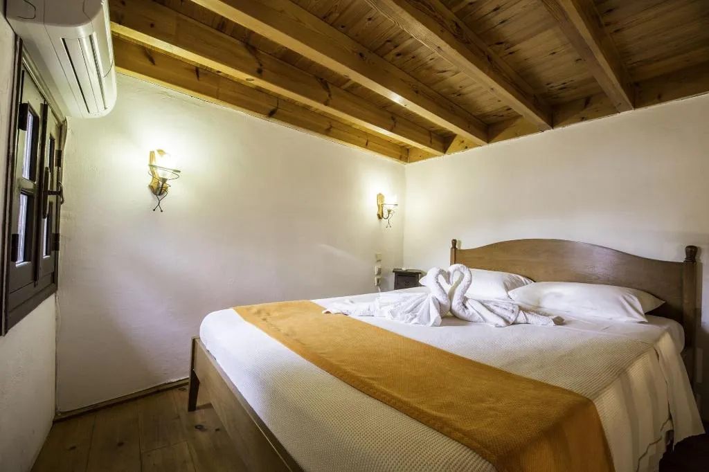 Room, Camelot, Rhodes