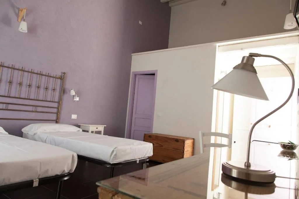 Room, Sbarcadero, Catania