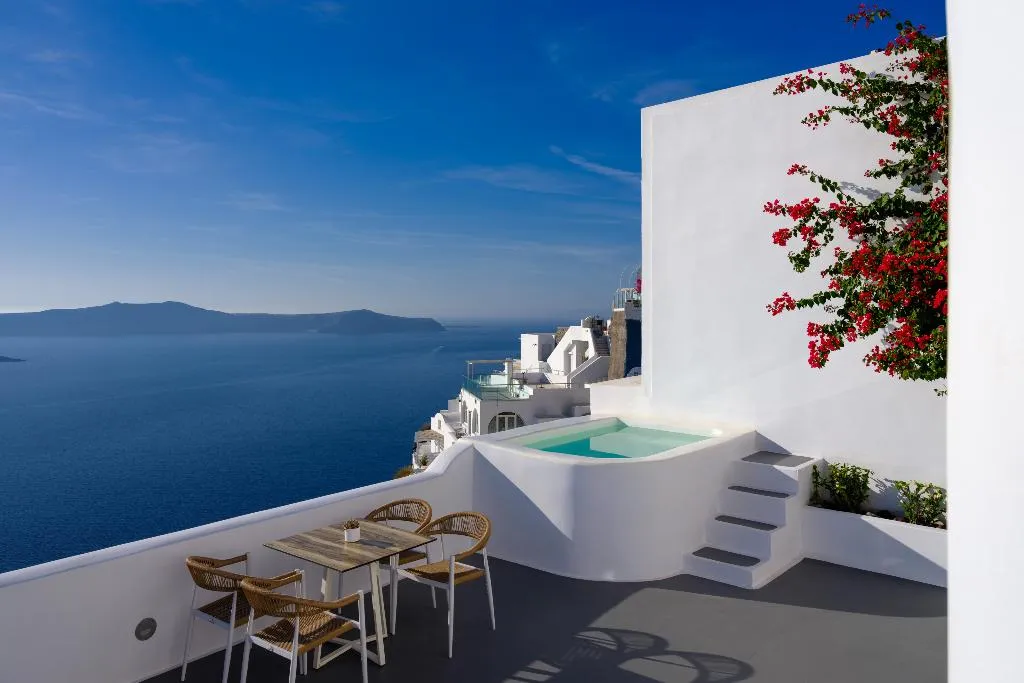 APARTMENT DELUXE WITH JACUZZI Room, Kamares Apartments, Santorini