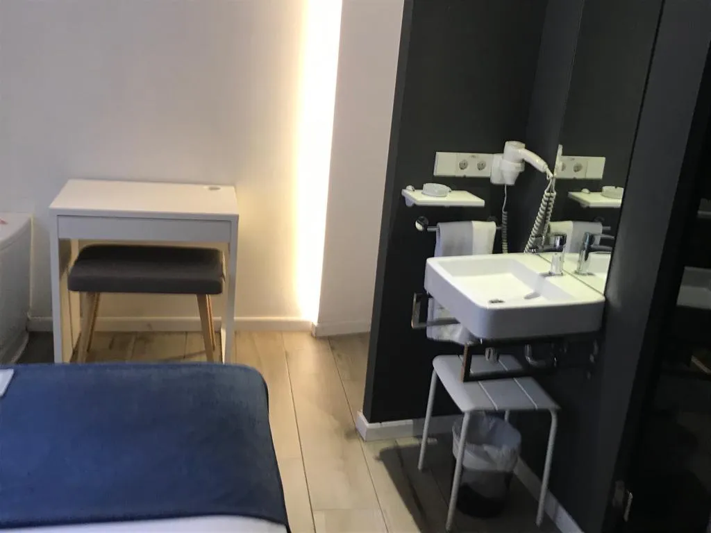 Room, El Siglo, Valencia