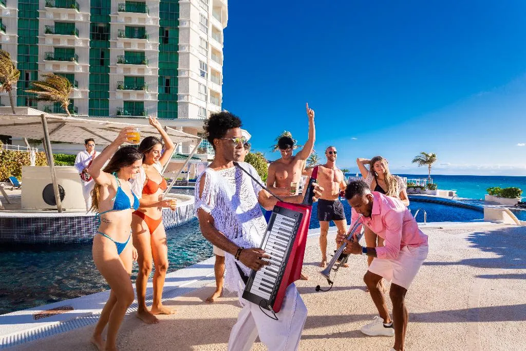Sports and Entertainment, Sandos Cancun All Inclusive - Adults Only, Cancun Area