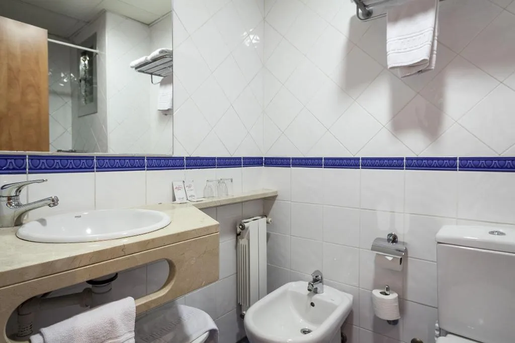 QUADRUPLE STANDARD Room, Acta Antibes, Barcelona