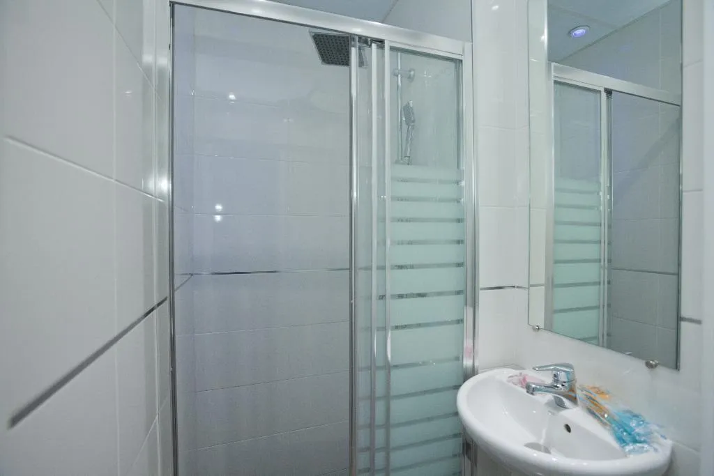 APARTMENT TWO BEDROOMS Room, Suites You Nickel, Madrid