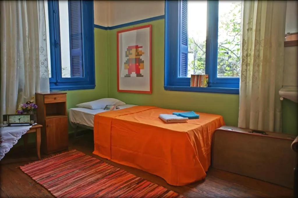 Room, Dioskouros, Athens