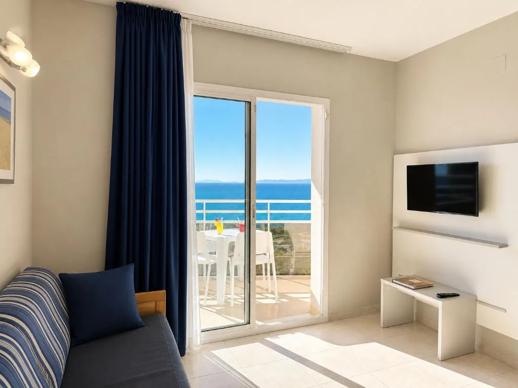 APARTMENT SEA VIEW TWO BEDROOMS Room, SunClub Salou, Costa Dorada