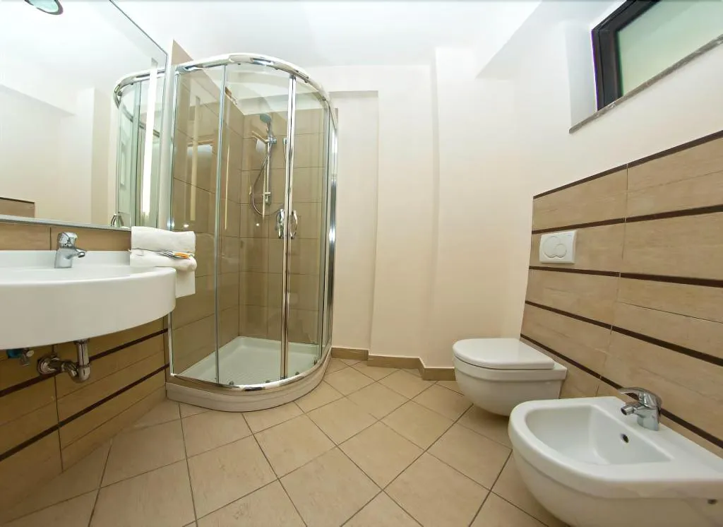 Room, Elihotel, Catania