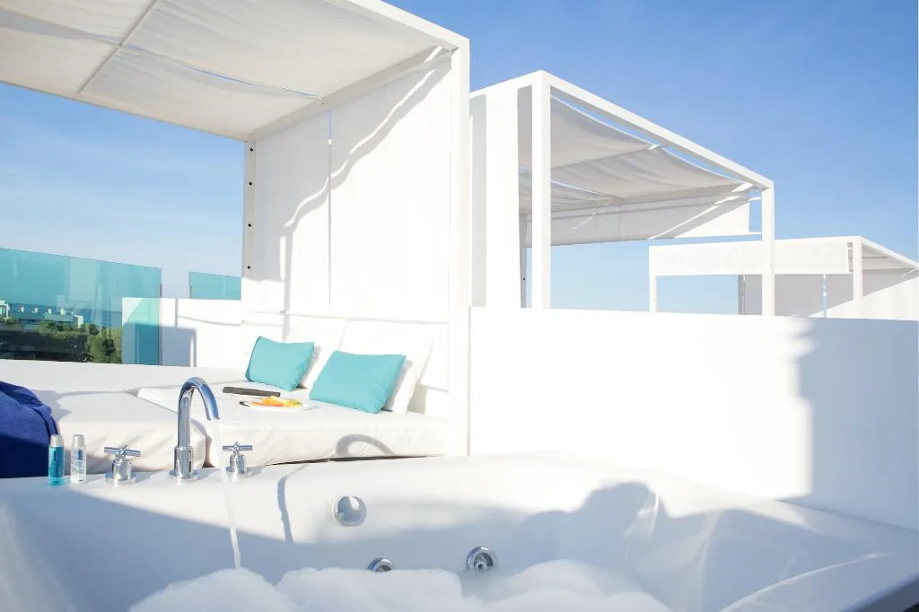 JUNIOR SUITE WITH JACUZZI Room, Hotel Luxor, Majorca