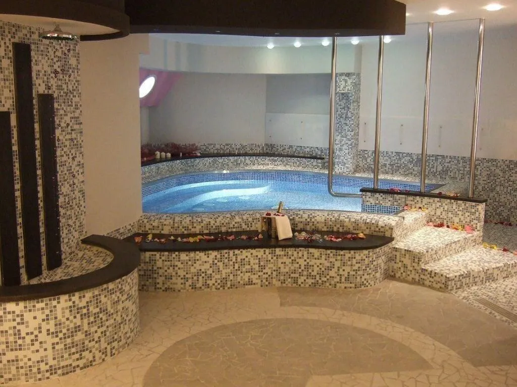 Sports and Entertainment, Tus Hotel, Palermo