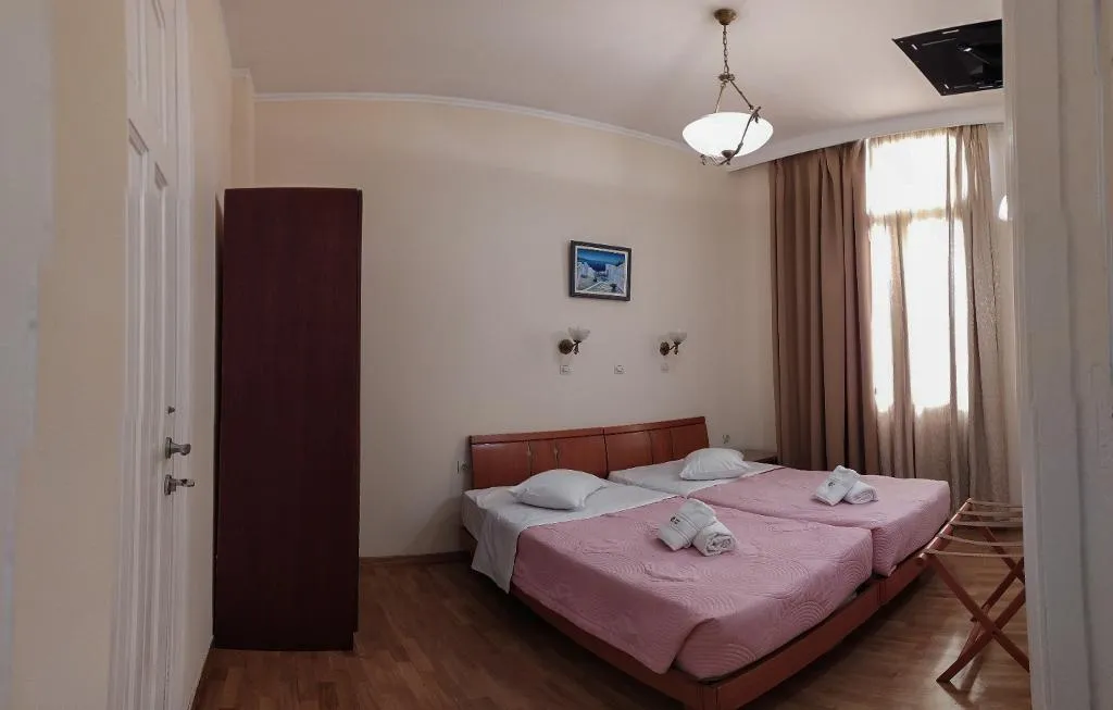 QUADRUPLE STANDARD Room, Cecil hotel, Athens