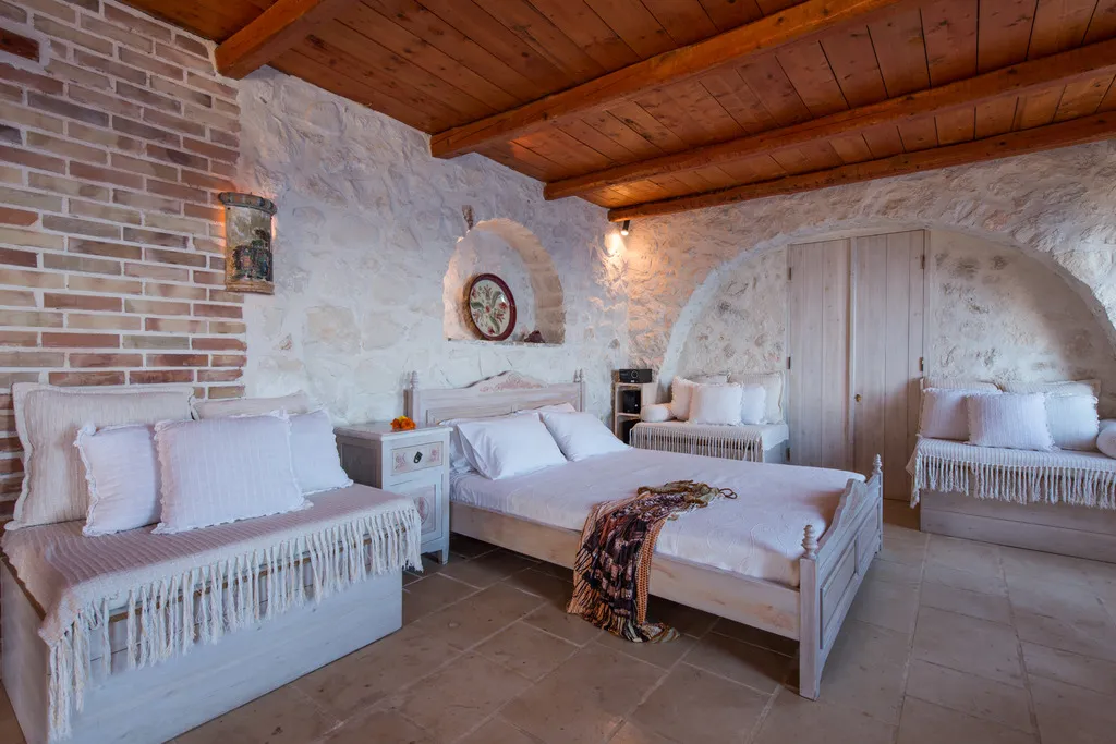 VILLA FOUR BEDROOMS WITH PRIVATE POOL Room, Blue Caves Villas, Zante