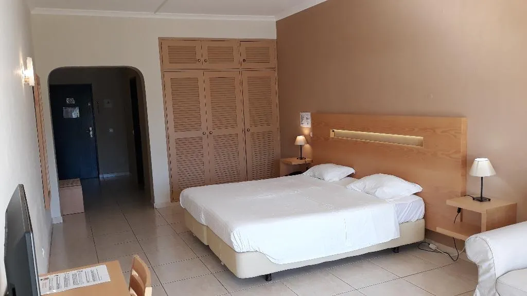 Double or Twin DELUXE POOL VIEW Room, Vilamar, Algarve