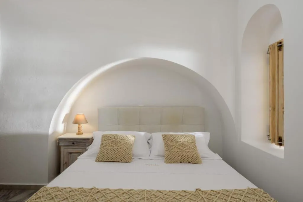 CAVE ONE BEDROOM ONE BATHROOM Room, Hotel Kallisto, Santorini
