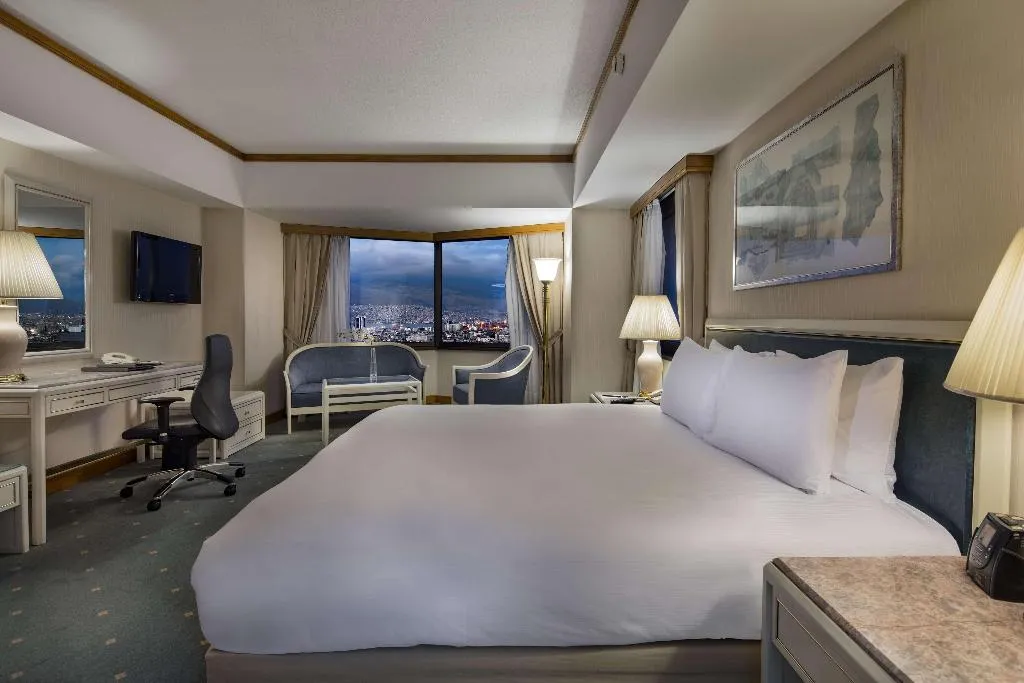 DOUBLE GUEST ROOM CITY VIEW Room, Hilton Izmir, Izmir