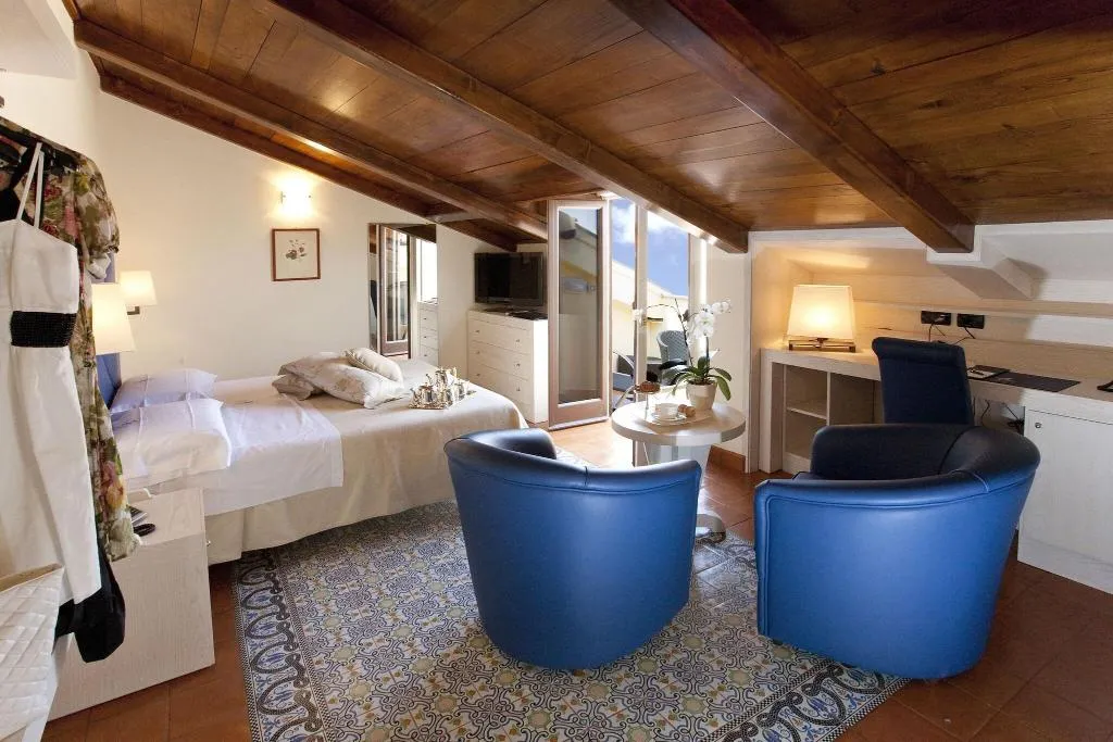 TWIN WITH TERRACE Room, Maison Tofani, Naples