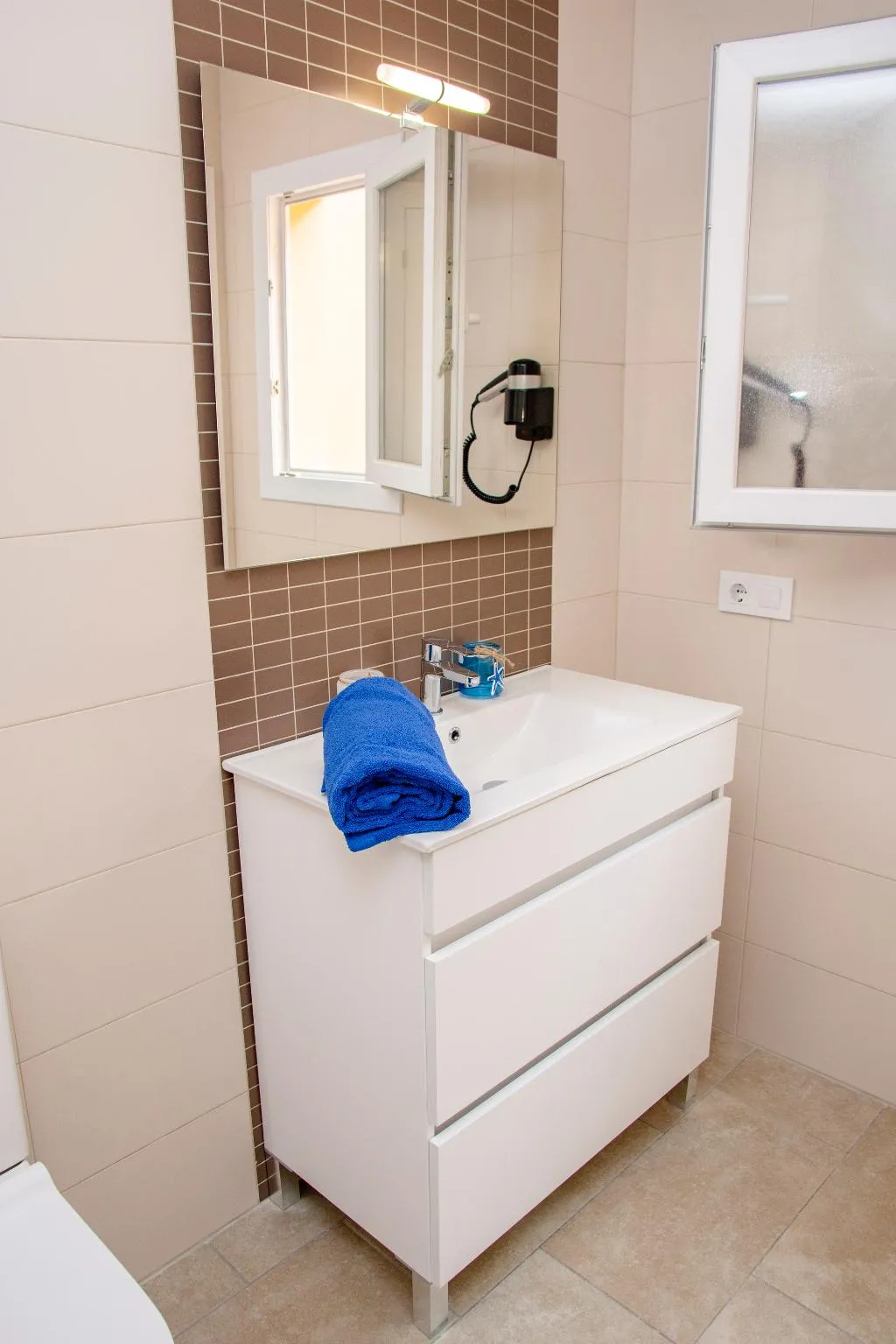 APARTMENT THREE BEDROOMS ONE BATHROOM Room, Maribel, Menorca