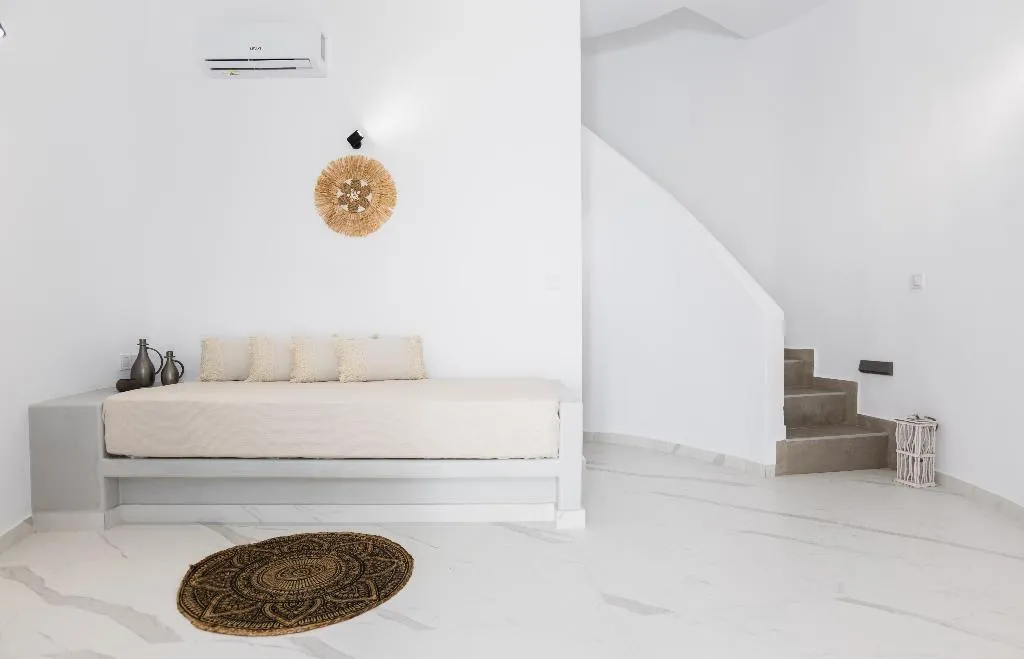 SUITE TWO BEDROOMS TWO BATHROOMS Room, Kýma Perissa, Santorini