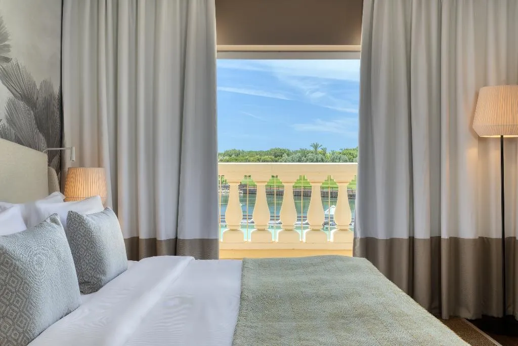 FAMILY ROOM DELUXE LAKE VIEW Room, Domes Lake Algarve, Algarve