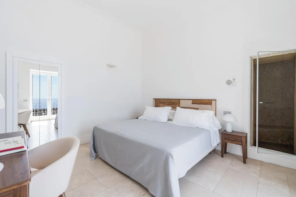 DOUBLE QUEEN SIZE BED Room, Villa Magia, Naples