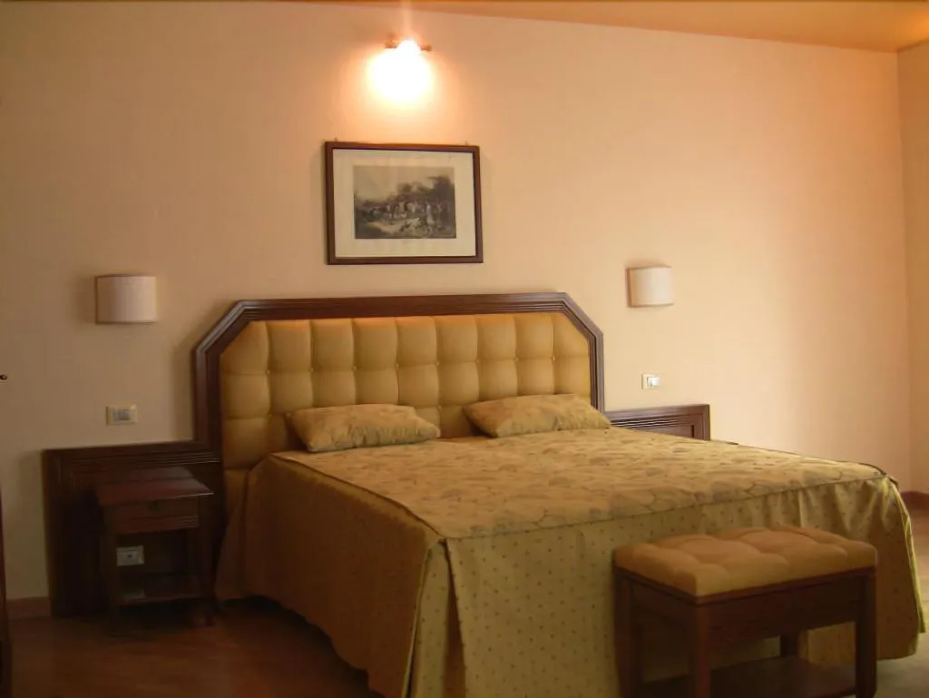 Room, B&B Chiara e Benedetta (La villa degli Ulivi), Perugia