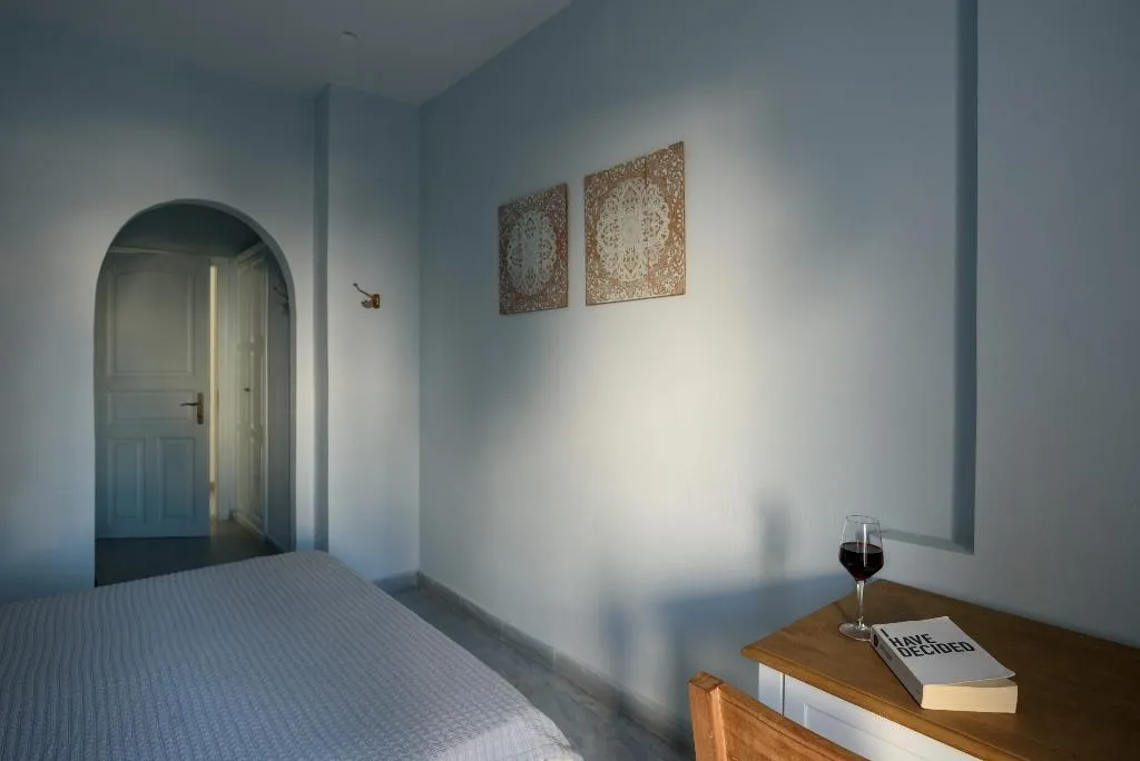 Double or Twin CLASSIC Room, Alesahne Beach, Santorini