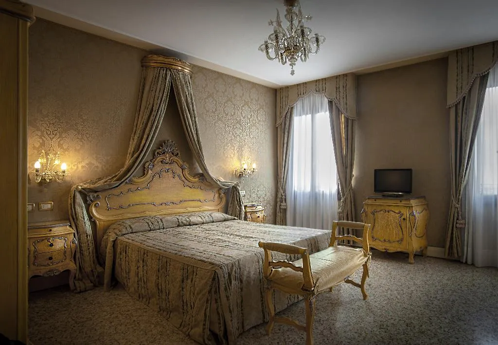 DOUBLE CANAL VIEW Room, Hotel Ca' Dogaressa, Venice