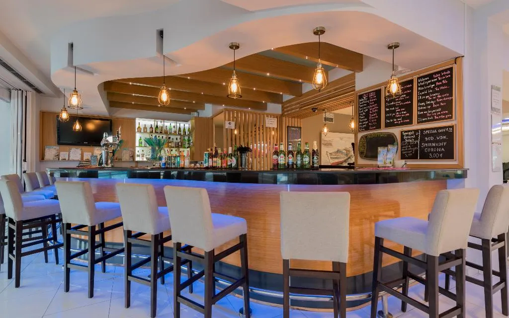Bar, Dennys Inn, Zante