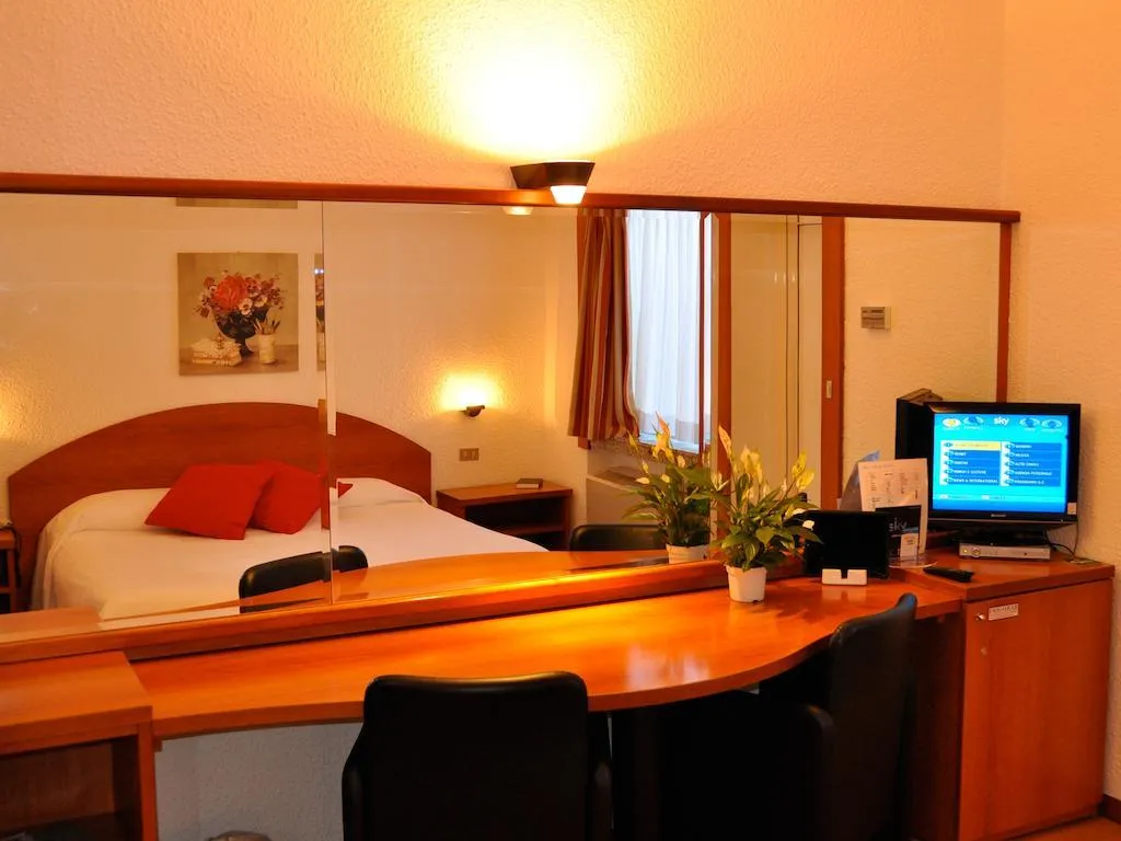 Double or Twin STANDARD Room, Golf Hotel Resort, Milan