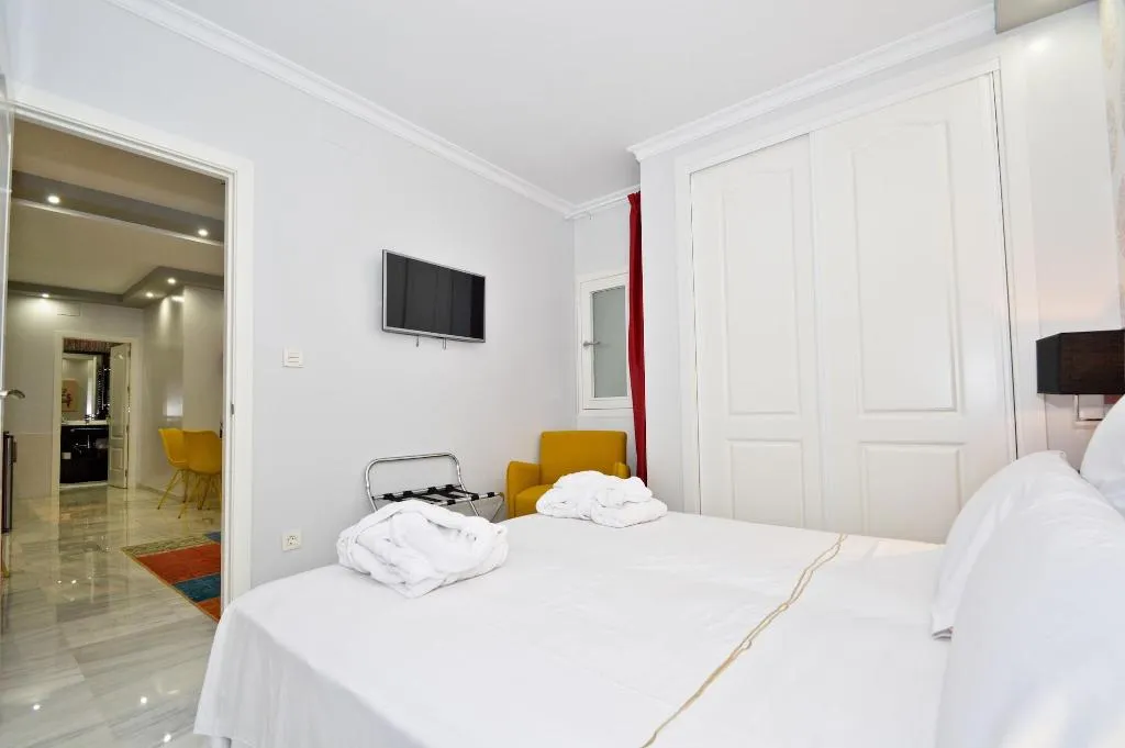 Room, The Zentral Arenal Suites, Seville