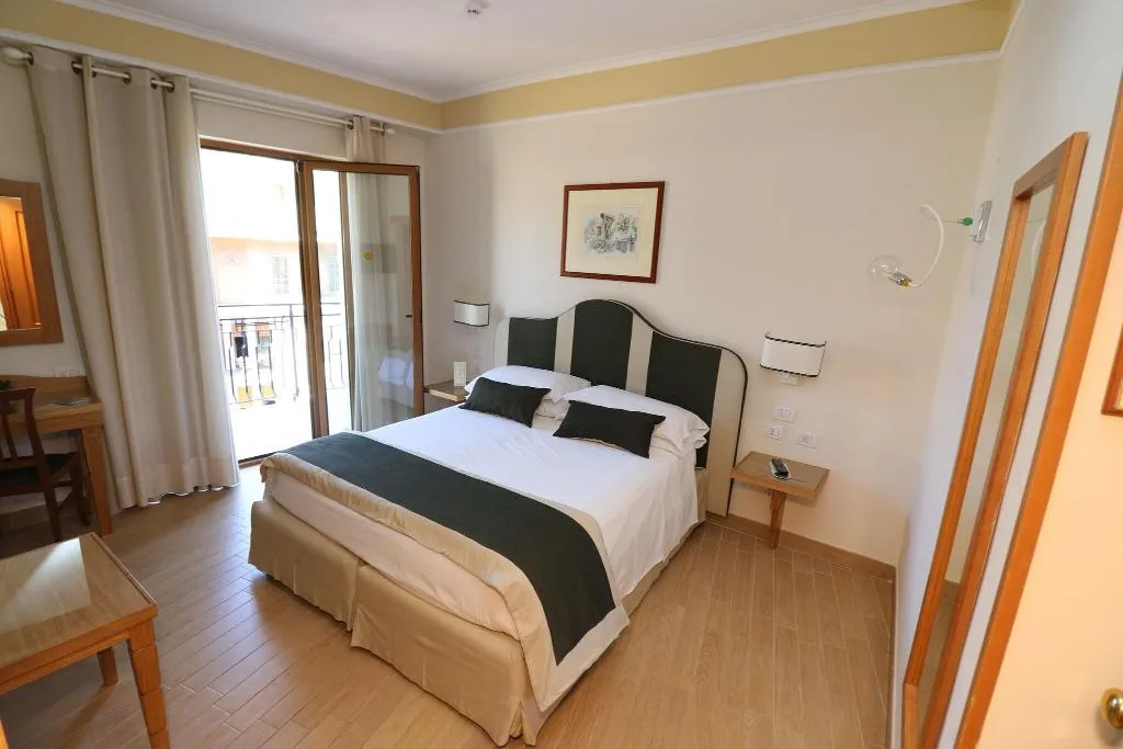 DOUBLE CLASSIC Room, Tourist, Naples