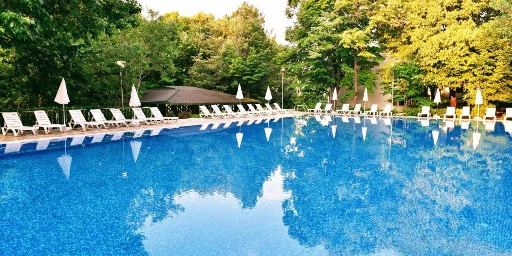 Pool, Kompas, Varna