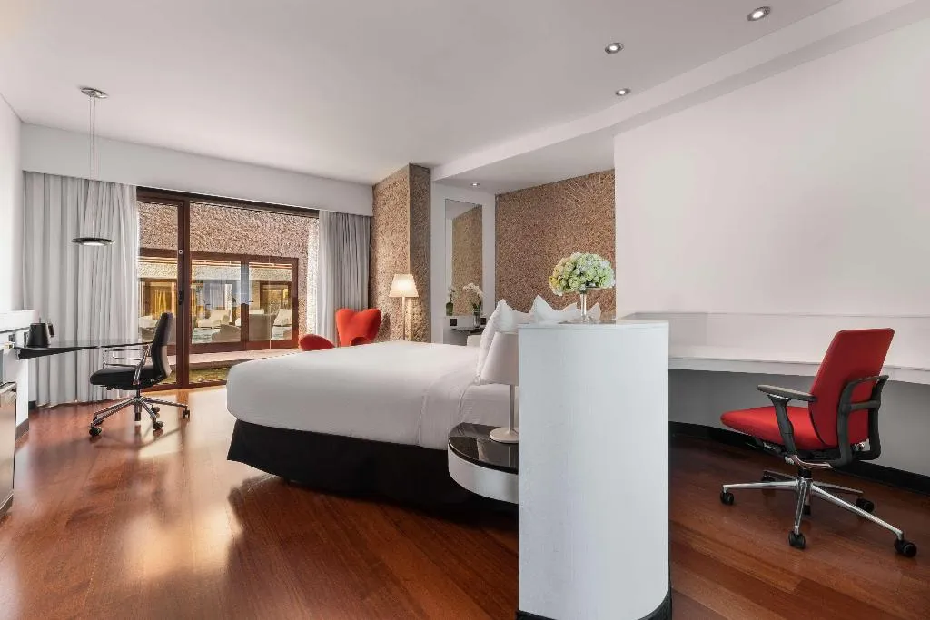 DOUBLE KING SIZE BED Room, Hilton Madrid Airport, Madrid