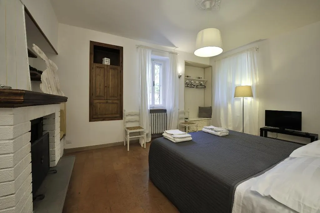 APARTMENT CAPACITY 2 Room, Un Petit Paradis, Perugia