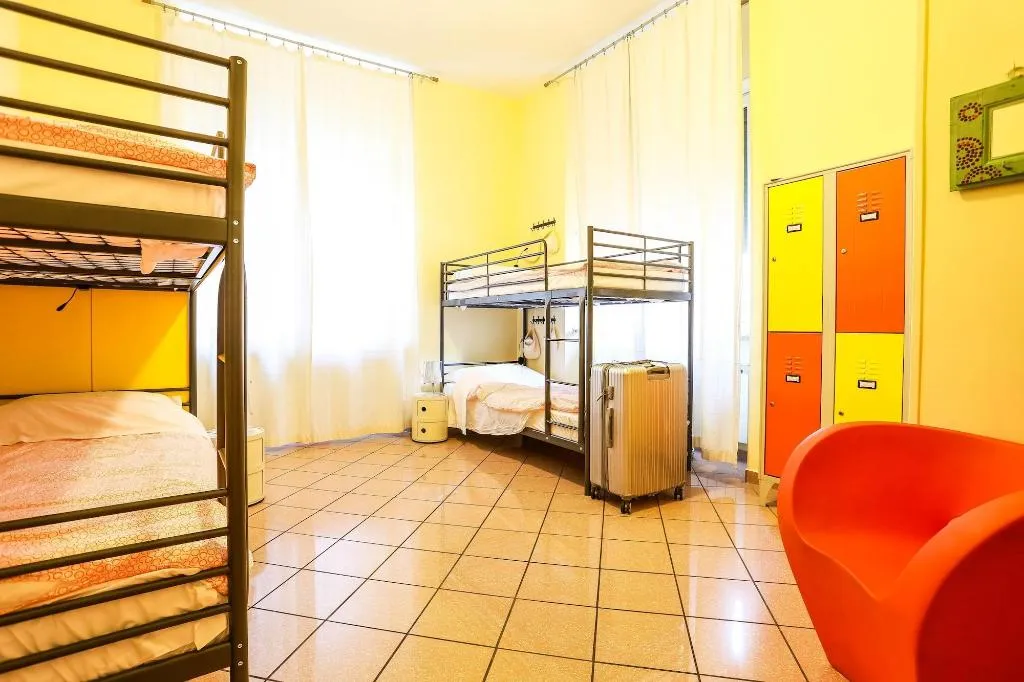 Room, The Beehive, Naples